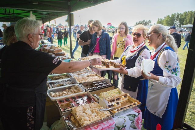 Na stoiskach nie brakowało ciast i regionalnych przetworów