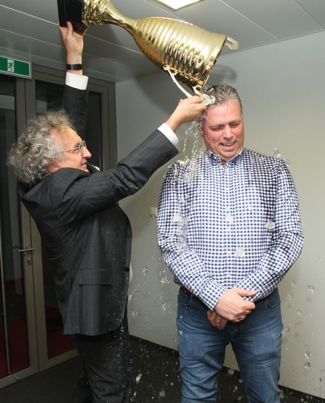 Bertus Servaas w akcji Ice Bucket Challenge