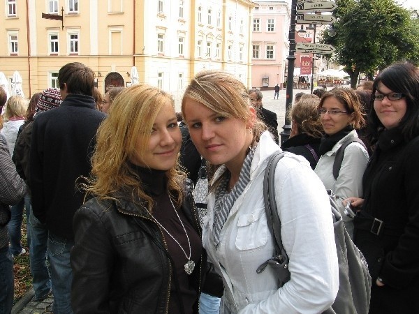 Nicole Gniewkowski z niemieckiego Homburga (nz. z lewej) i Agnieszka Atak z Dubiecka mają nadzieję, że współpraca zaowocuje wieloletnimi przyjaźniami pomiędzy młodymi Niemcami i Polakami.