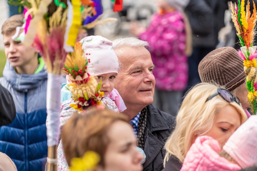 Nowy Sącz. Konkurs barwnych palm wielkanocnych w Bazylice św. Małgorzaty. Pierwsze miejsce zajęła rodzina Szkaradków [ZDJĘCIA]