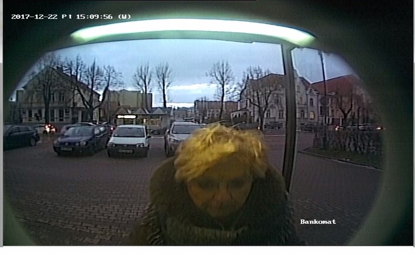 Kobieta ukradła pieniądze z bankomatu przy ul. Mickiewicza....