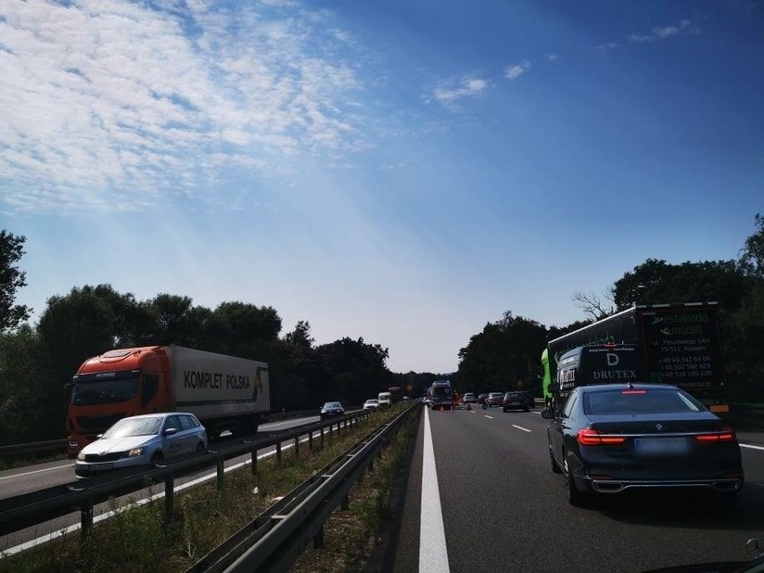 Wypadek na węźle Kiejewo w Szczecinie. Trzy osoby w szpitalu w tym dziecko 