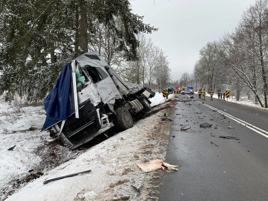 Wypadek dwóch pojazdów ciężarowych na DK 65 Prostki -...