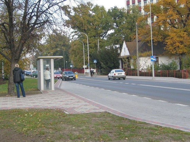 Przy odnowionym przystanku i wiacie przy ulicy Mickiewicza w Tarnobrzegu, zdaniem naszego czytelnika nie zatrzymują się autobusy, których kierowcy tłumaczą, że mają zakaz od prezesa Przedsiębiorstwa MKS