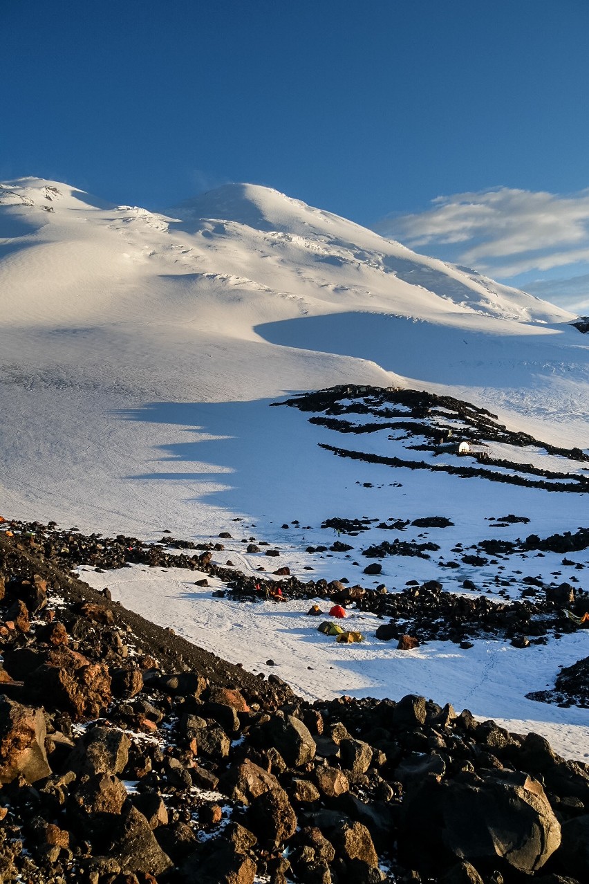 Alpiniści z Morawicy wspięli się na jedną z najbardziej śmiercionośnych gór w Europie! Zobacz niezwykły film i zdjęcia "z niebios" 