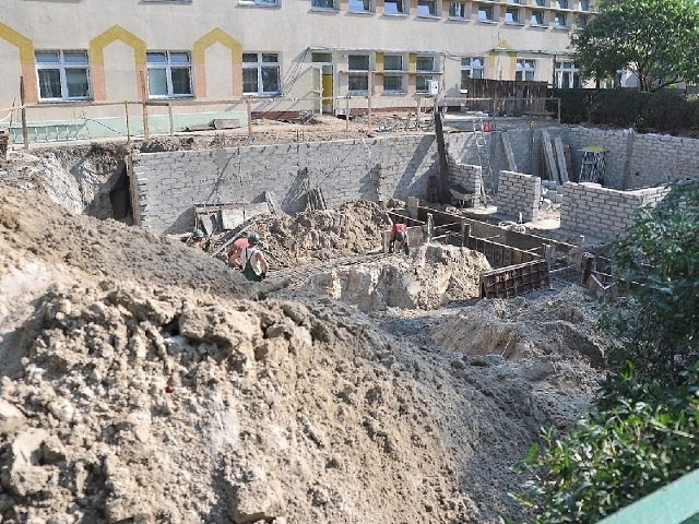 Trwa rozbudowa Zakładu Pielęgnacyjno-Opiekuńczego w Tarnobrzegu, przy ulicy Dekutowskiego.