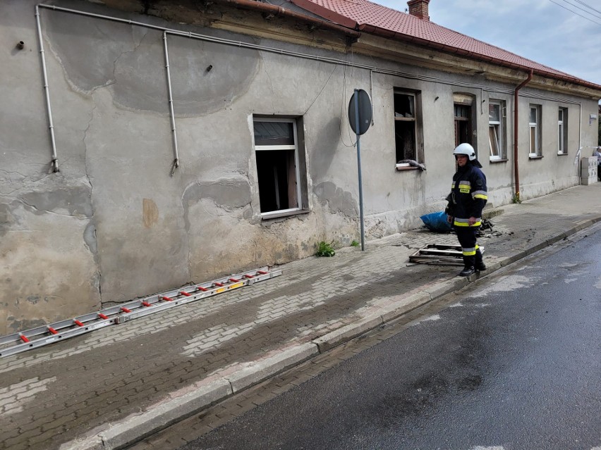 Pożar w kamienicy parterowej przy ul. Kościuszki w Kowalu