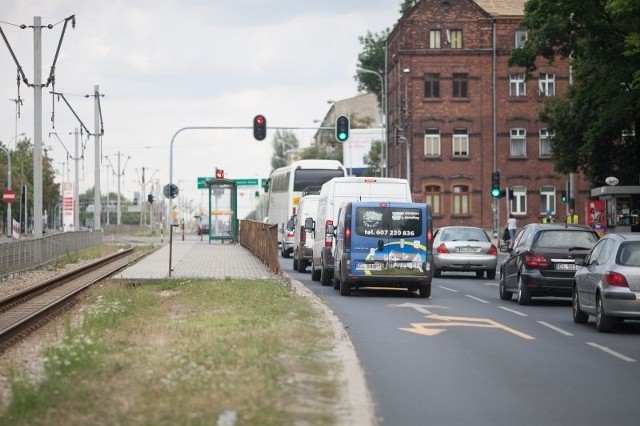 Na skrzyżowaniu al. Piłsudskiego i ul. Przędzalnianej nie będzie można z żadnej strony skręcać w lewo.