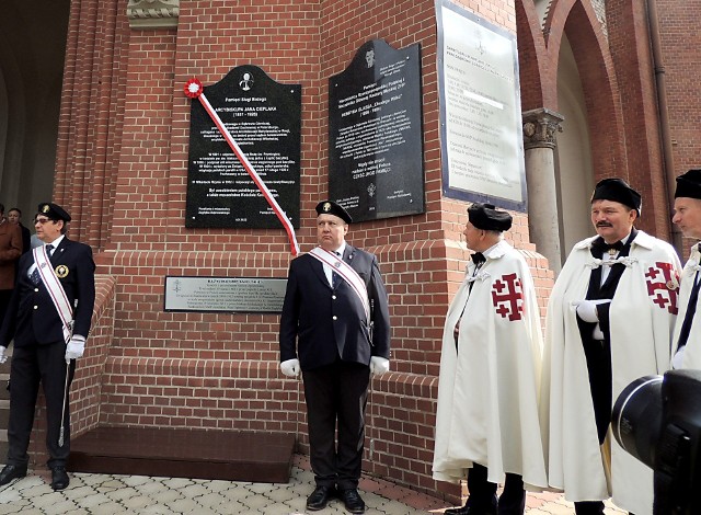 W bazylice pw. NMP Anielskiej w Dąbrowie Górniczej odbyła się uroczystość odsłonięcia tablicy upamiętniającej arcybiskupa Jana CieplakaZobacz kolejne zdjęcia/plansze. Przesuwaj zdjęcia w prawo naciśnij strzałkę lub przycisk NASTĘPNE