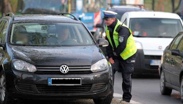 Kierująca volkswagenem przejechała na czerwonym świetle.