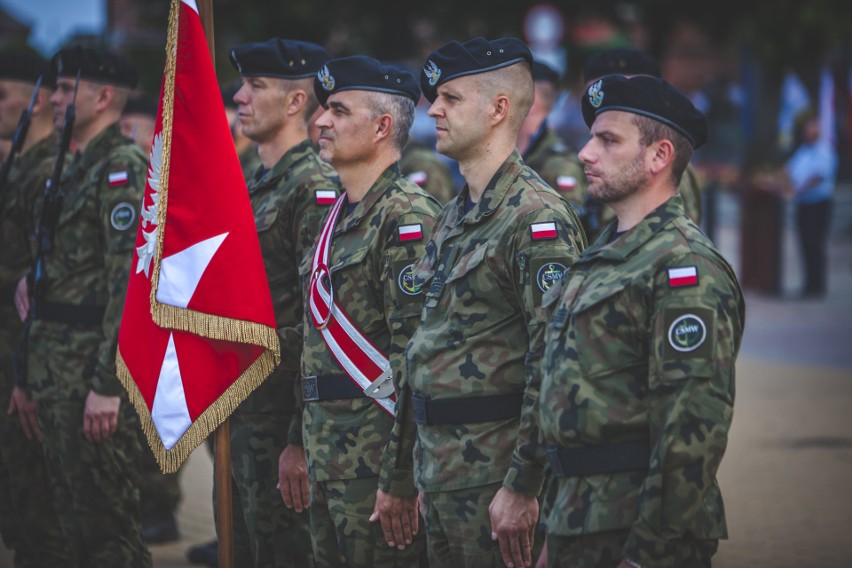 Obchody Święta Wojska Polskiego w Ustce. Msza święta na...