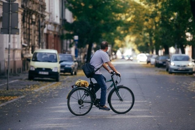 W tym roku doszło już w Łodzi do 11 wypadków i 11 kolizji z udziałem rowerzystów. Dziewięciu cyklistów zostało rannych i trafiło do szpitali. Jakie grzechy najczęściej popełniają rowerzyści? Więcej na kolejnej stronie.POLECAMY PAŃSTWA UWADZE:Zdjęcie Popka przed przerażającą metamorfozą trafiło do sieci Najniebezpieczniejsi przestępcy w Łodzi [zdjęcia] Czy umiesz przeklinać po Łódzku [QUIZ] TOP 10 pizzerii w ŁODZI według portalu TripAdvisor [ZDJĘCIA, MAPY] Anna Mucha nago! Sesja z Playboya [zdjęcia] Kibice Widzewa, kibice ŁKS - archiwalne zdjęcia Konkurs Miss Lata 1984 roku na Fali (zdjęcia) Gdzie się zarabia najwięcej woj. łódzkim? [RANKING] Kiedy zmiana czasu? Zobacz, kiedy przestawiamy zegarki 