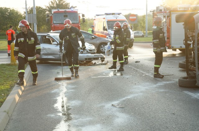 Tylko w 2016 r. na skrzyżowaniu odnotowano 60 stłuczek. Na zdjęciu: kolizja z udziałem samochodów Audi i Lublin