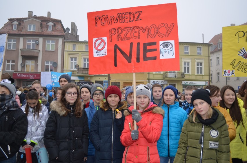 Happening przeciwko przemocy, w ramach projektu "Nie krzywdź...