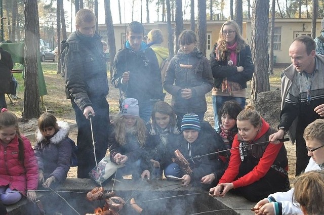 Na mecie w Ośrodku Sportu i Rekreacji w Sielpi na piechurów czekało ognisko, kiełbaski i gorąca herbata