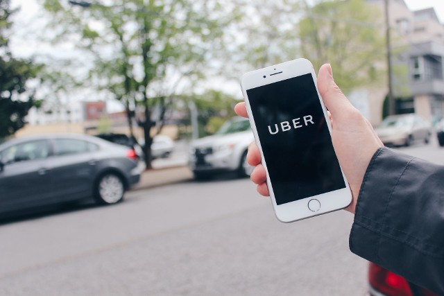 Uber mógłby być tańszy dla miasta niż komunikacja publiczna?