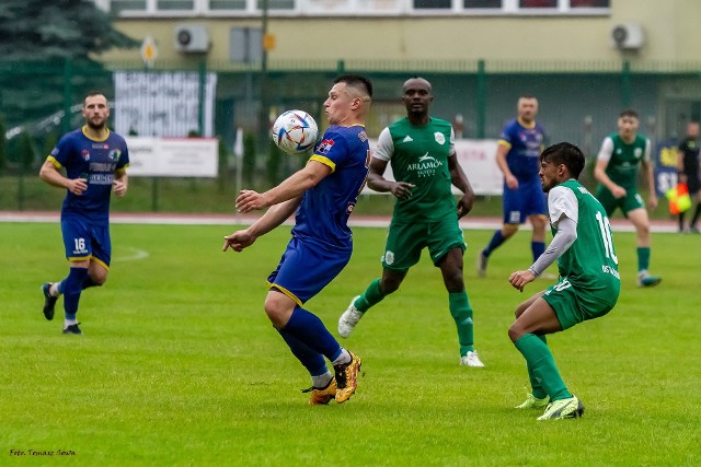 Ekoball Stal Sanok (na niebiesko) zdominował rozgrywki ligi okręgowej.