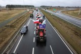 Rolnicy wciąż protestują pod Wrocławiem. Utrudniony przejazd na ważnej drodze