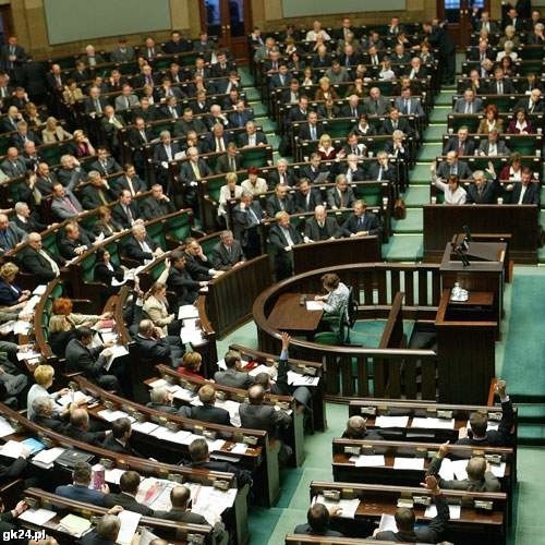 Partie polityczne rozpoczęły wyścig o miejsca w parlamencie.