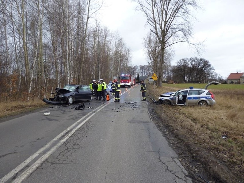 Wypadek w Knurowie. Policjanci są ranni