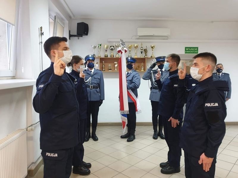 Nowi policjanci w Mońkach. Funkcjonariusze złożyli ślubowanie (zdjęcia)