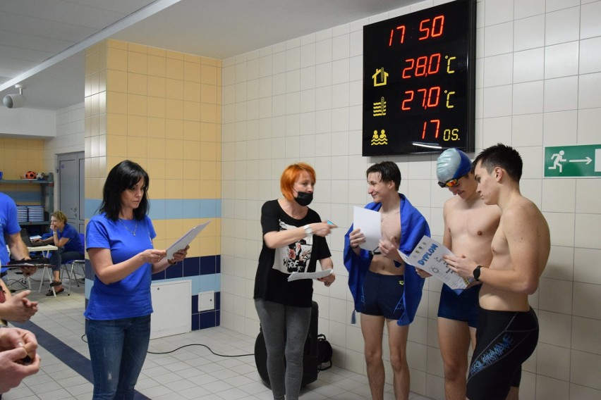 Włodawa. To był pierwszy etap Włodawskiej Ligi Pływackiej dzieci i młodzieży. Zobacz zdjęcia