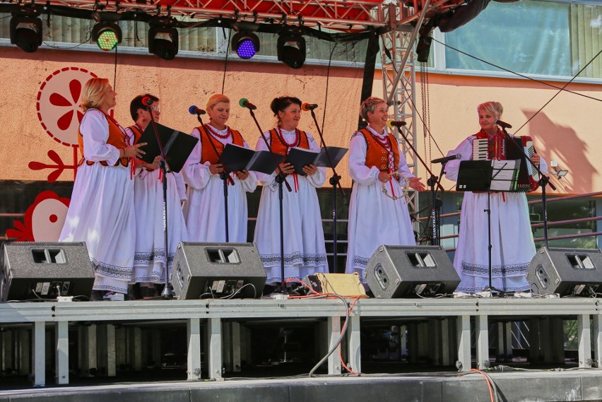 XX Prezentacje Zespołów Folklorystycznych w Nowej Dębie. Oj, działo się! [ZDJĘCIA]