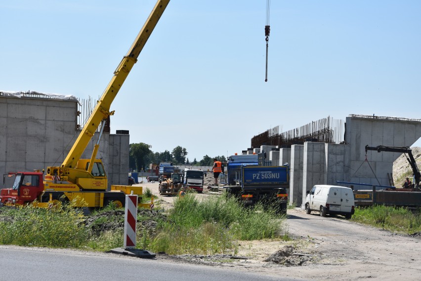 Budowa S-5 postępuje także w upale i deszczach