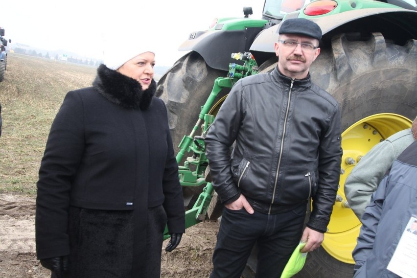 Renata Beger protestowała z rolnikami pod Złotowem. Wraca do...