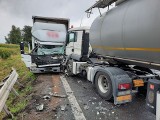 Na krajowej 94 w Wierzbnej zderzyły się dwie ciężarówki. 2 osoby sa ranne [ZDJECIA INTERNAUTY]