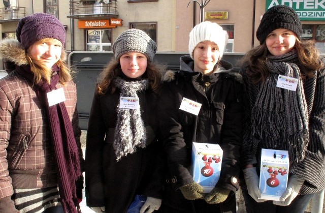 Wolontariusze Noworocznego Daru kwestując dziś na ulicach Jasła zebrali blisko 13,4 tys zł.