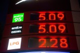 Na stacje benzynowe wracają, niestety, podwyżki cen. W 2018 roku nie ma co liczyć, że paliwo potanieje. Może za to podrożeć 