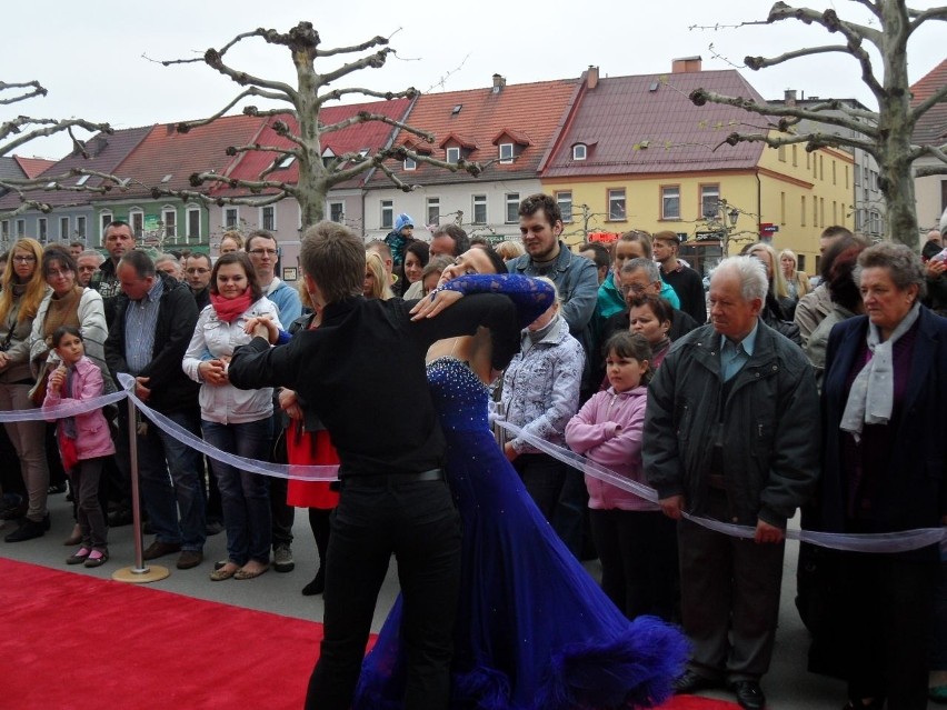 Pokaz mody ślubnej na rynku w Pszczynie [ZDJĘCIA]