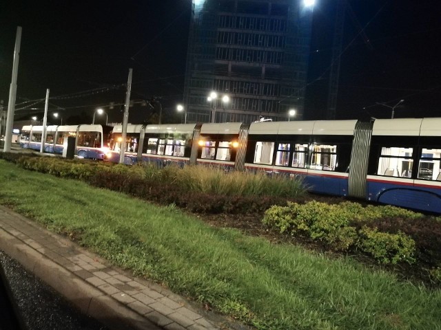 Przed godziną 20 doszło do awarii tramwaju na rondzie Fordońskim w Bydgoszczy.