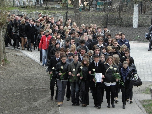 Uczestnicy marszu milczenia w Kruszwicy