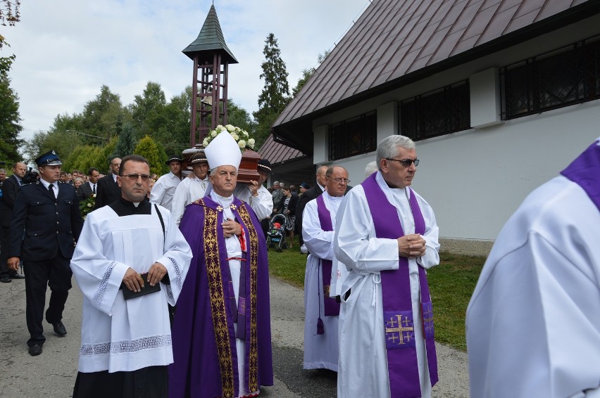 Pogrzeb byłego arcybiskupa Józefa Wesołowskiego w Czorsztynie [ZDJĘCIA]