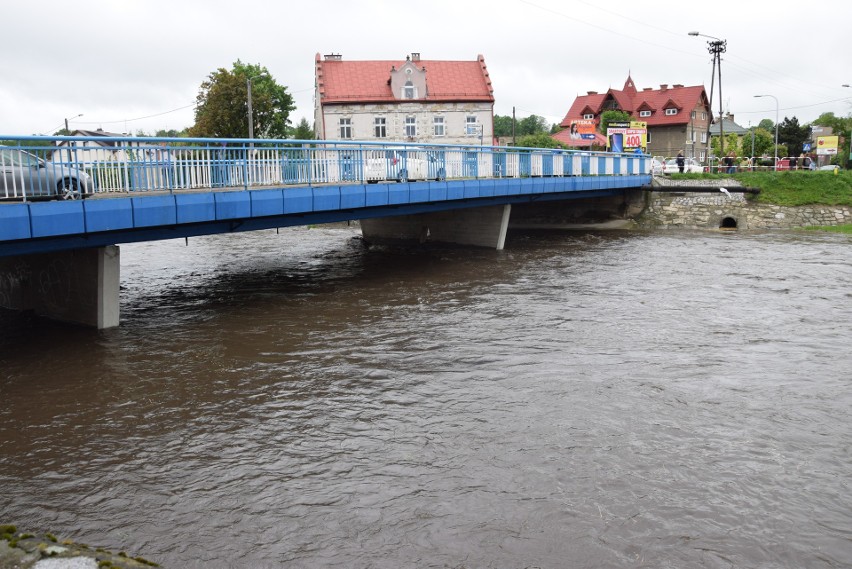Nowy most musi przepuścić znacznie większą falę powodziową...