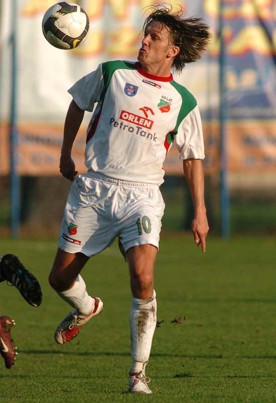 Tomasz Abramowicz ostatnio był piłkarzem Kolbuszowianki. Jest wychowankiem Stali Mielec, grał także m. in. w Zagłębiu Sosnowiec, Pogoni Leżajsk i Wisłoce Dębica.