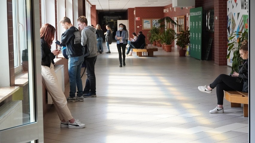 Dzień Otwarty na Politechnice Białostockiej. Przyszli studenci poznawali tajemnice uczelni (zdjęcia)