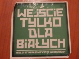 Antysemickie naklejki. Adwokat: To przestępstwo