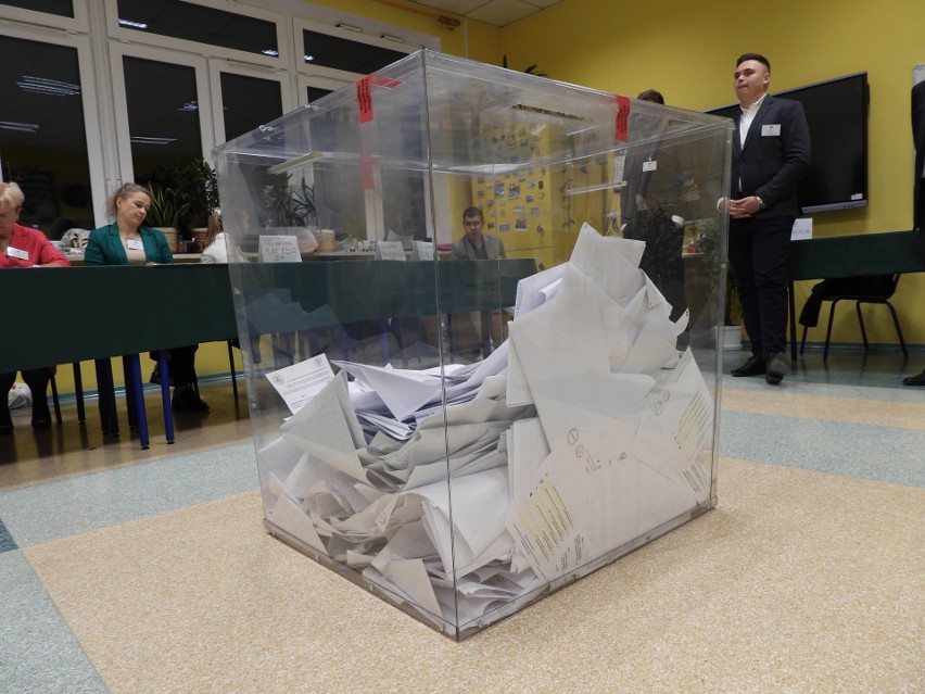 Wybory parlamentarne 2023 i referendum. Frekwencja i wyniki w powiecie ostrowskim