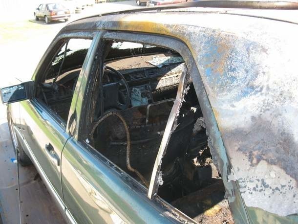 Mercedes radnego Łukasza Moździerskiego został spalony 2 lipca 2010 roku kilkanaście minut po północy