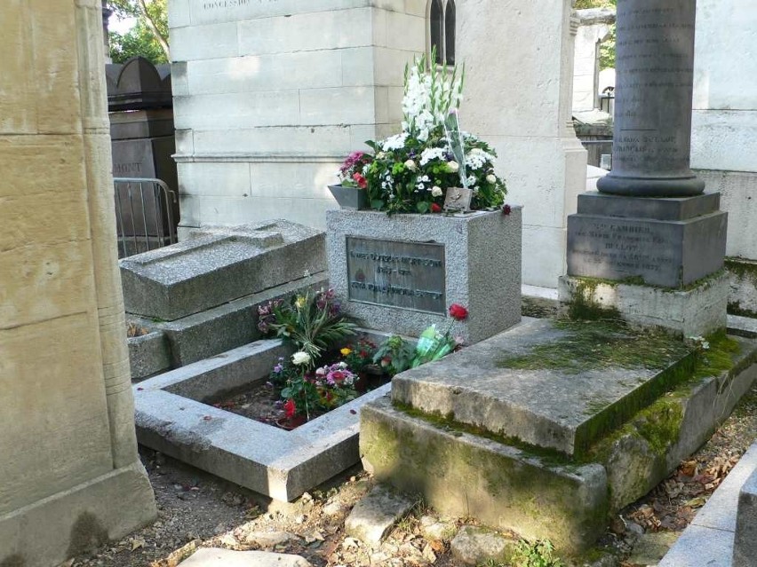 Cmentarz Père-Lachaise w Paryżu, grób Jima Morrisona,...