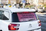 Protest taksówkarzy w Warszawie. "Nie idzie wyżyć przez Ubera" (video) 