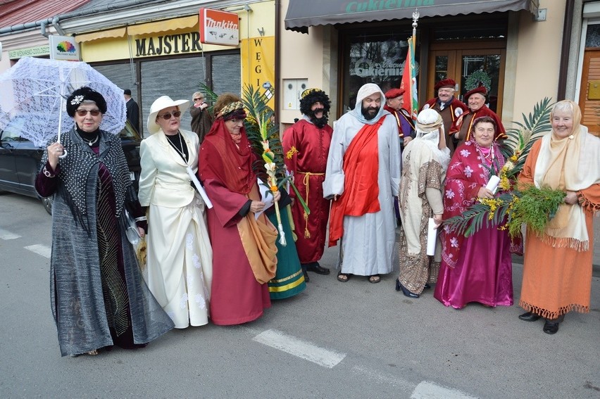 Niedziela Palmowa w Rudniku nad Sanem. Przez osła nie było wjazdu do Jerozolimy