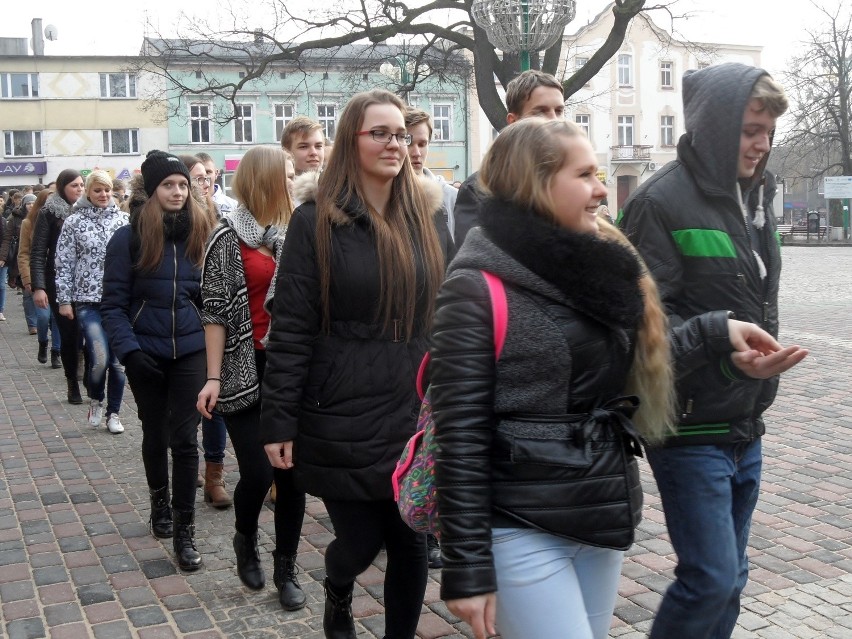 Ok. 200 osób tańczyło poloneza na rynku w Lublińcu