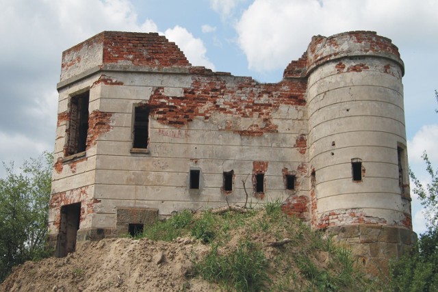 W Polsce zachowała się tylko jedna tego typu strażnica kolejowa, wybudowana przed I wojną.