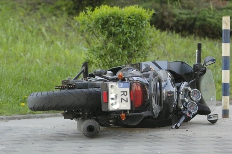 Wrocław: Motocyklista potrącił pieszą na Sienkiewicza (ZDJĘCIA)