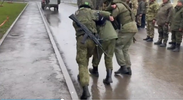 Aresztowany rosyjski żołnierz w Biełgorodzie. Miał odmówić walki na Ukrainie.