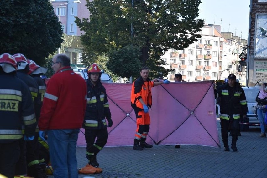 Śmiertelny wypadek w Kaliszu - mercedes potrącił staruszkę na chodniku [ZDJĘCIA]